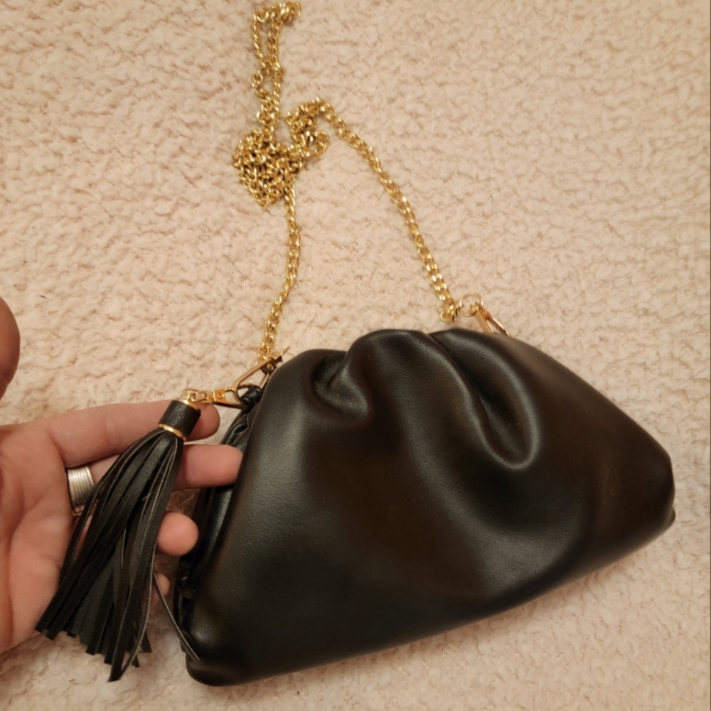 Cute magnet close leather clutch.